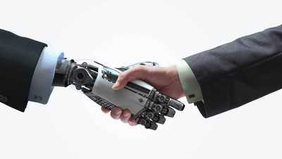 robot i człowiek podają sobie ręce
